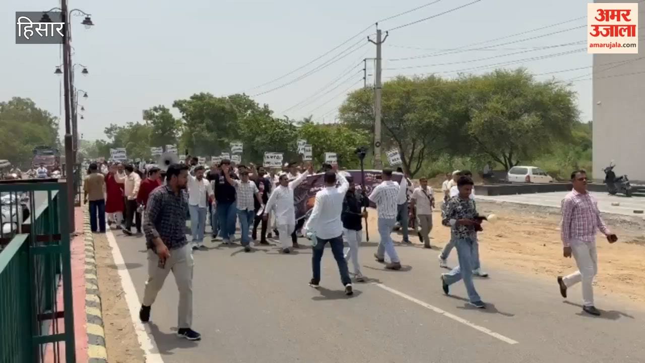 Residents of Hansi unite over the water dispute and submit a memorandum addressed to the government to the Deputy Commissioner; they demand that villages be supplied water through a separate line rather than the existing pipeline.