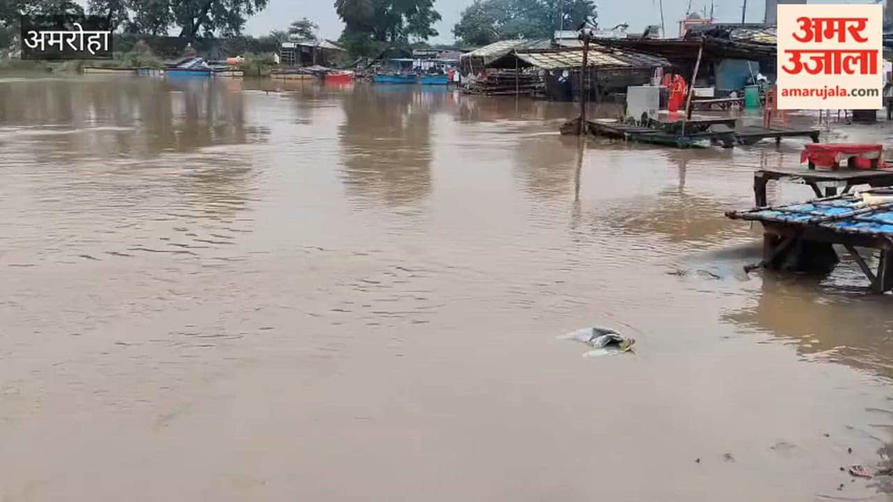 Water level of the Ganges rises by 50 cm, reaching the banks at Tigri