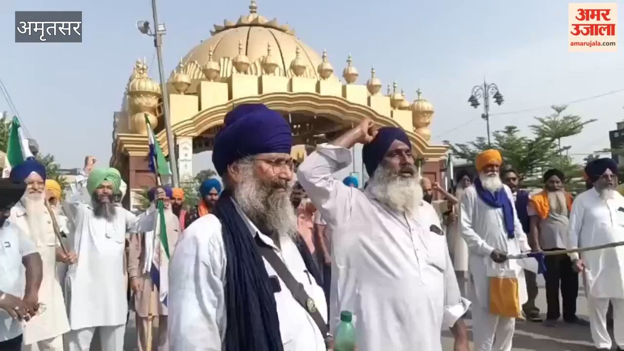 Farmers in Amritsar burn Modi government's funeral pyre to protest against possible India-US deal