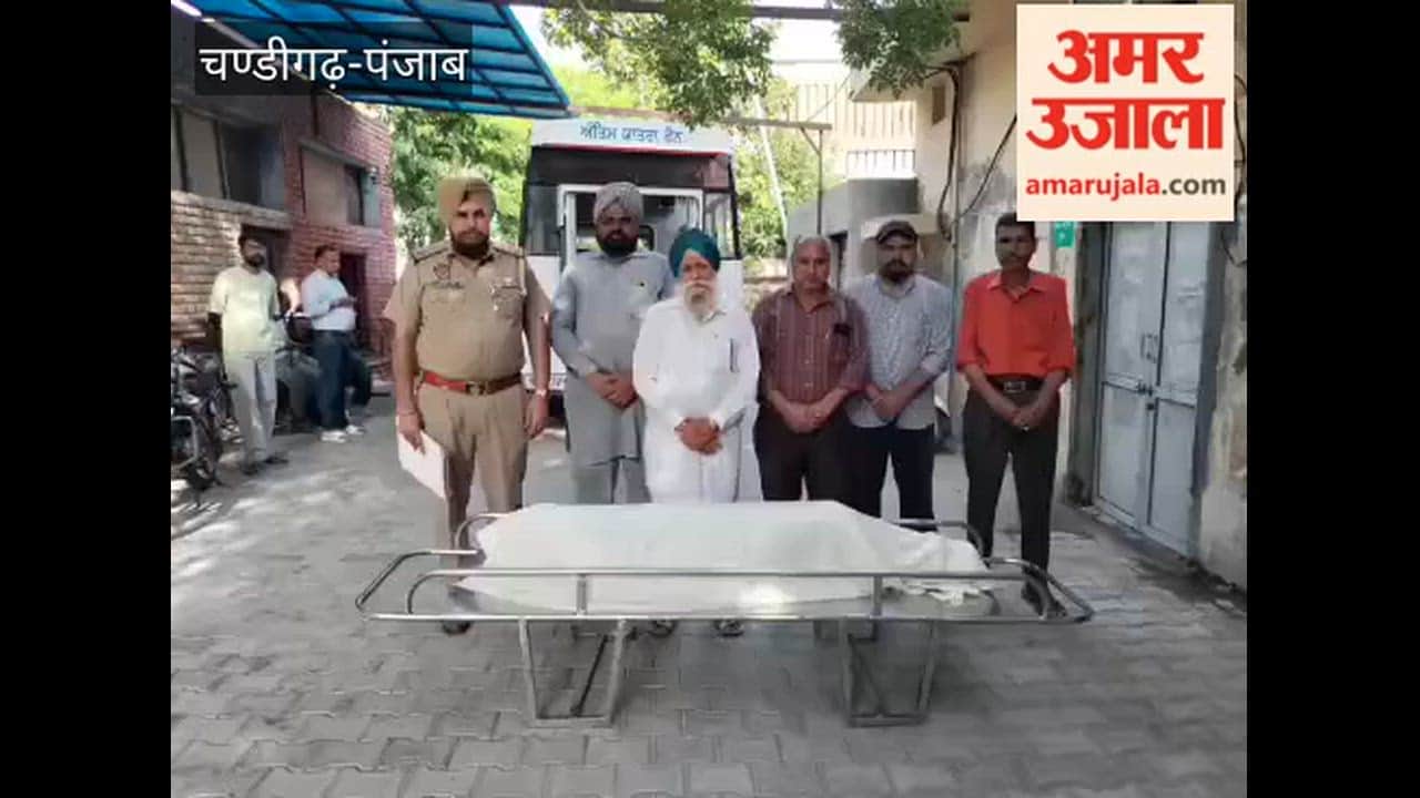Social Service Society performs last rites of unidentified woman in Moga.