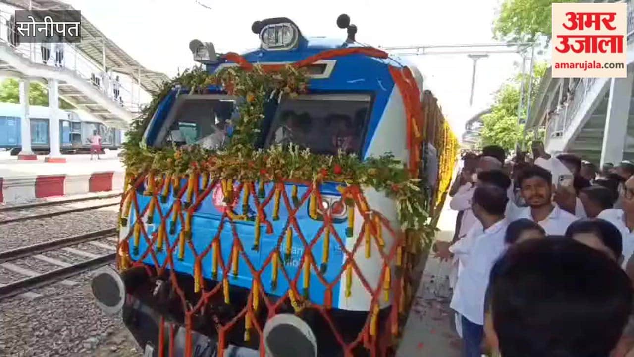 Gohana rejoices at the arrival of the hydrogen train; students embark on a historic journey.