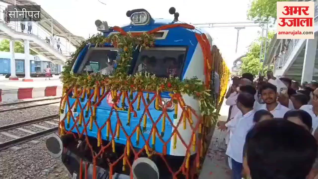 Gohana rejoices at the arrival of the hydrogen train; students embark on a historic journey.