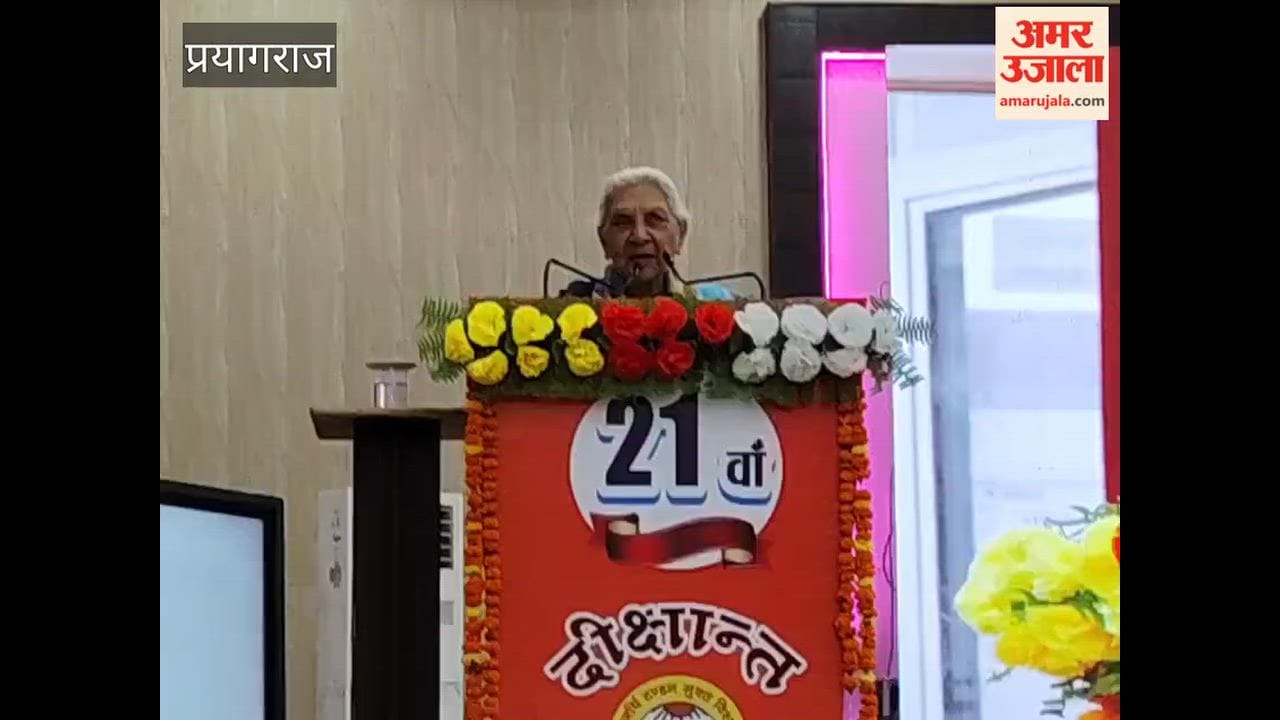 Governor Anandiben Patel calls upon the youth to move forward; awards medals to meritorious students.