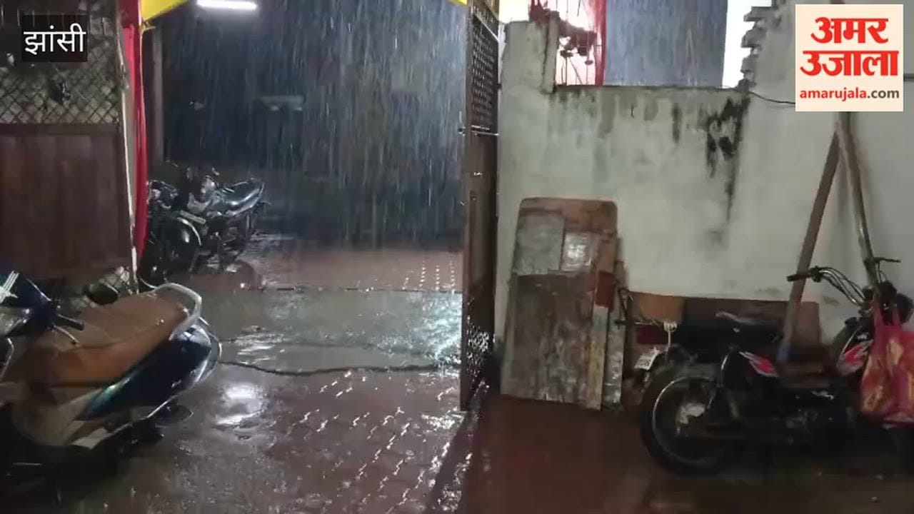 Heavy rain in Jhansi and surrounding areas; weather turns pleasant.