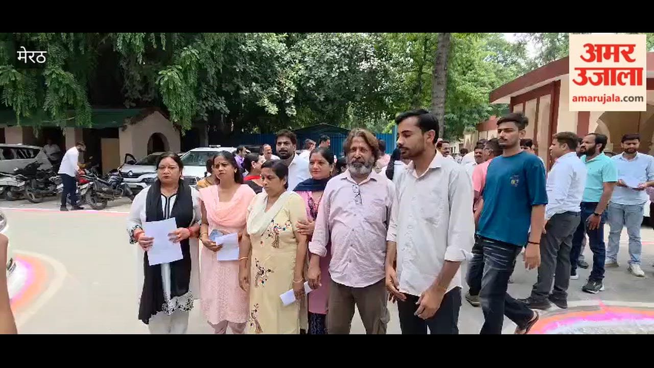 Meerut: Delegation met officials regarding the Central Market issue.