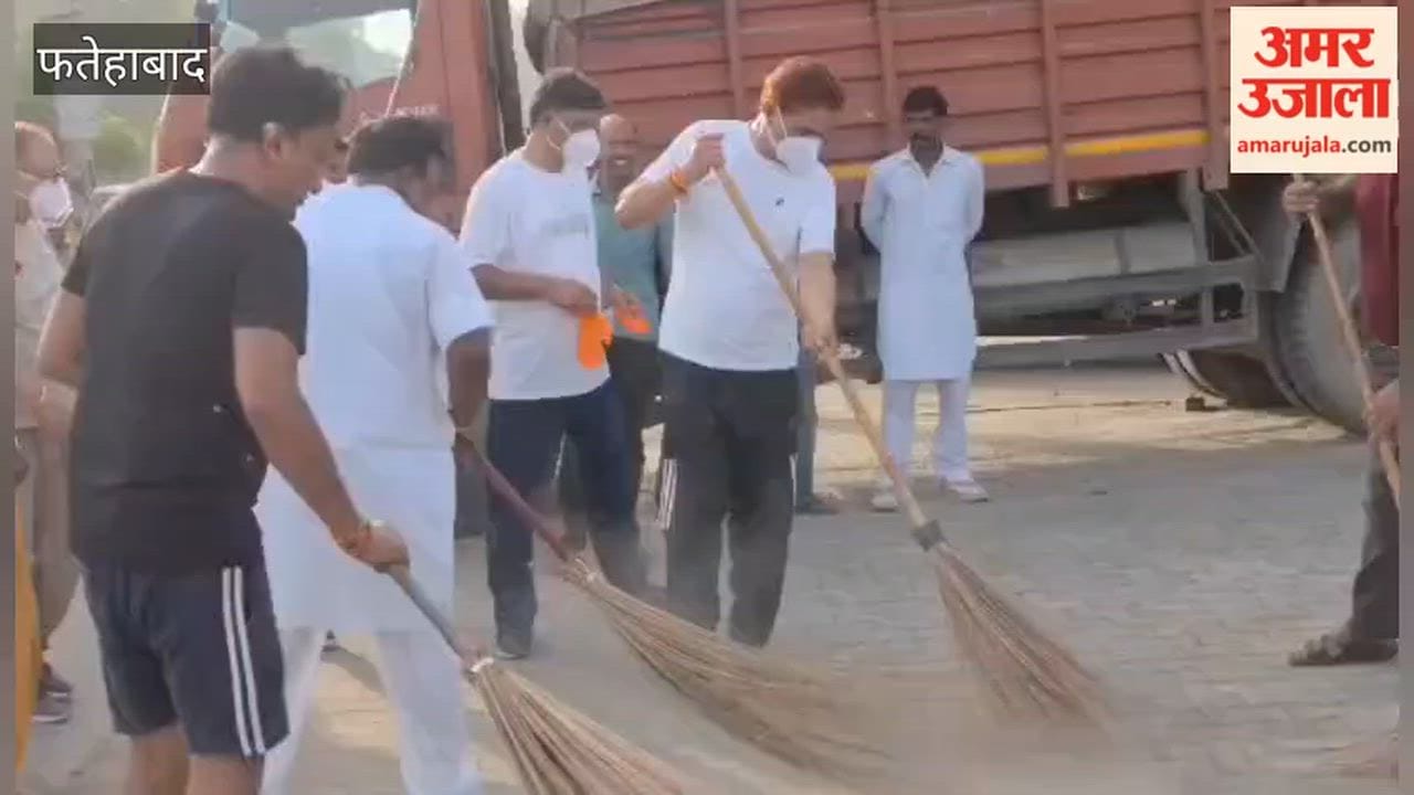 Cleanliness drive held in Tohana city, Fatehabad; Subhash Barala expressed displeasure over garbage entering the canal.