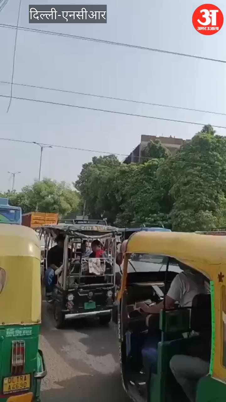 Severe traffic jam on Chhatarpur Metro route taking hours to cover a distance of 10 km