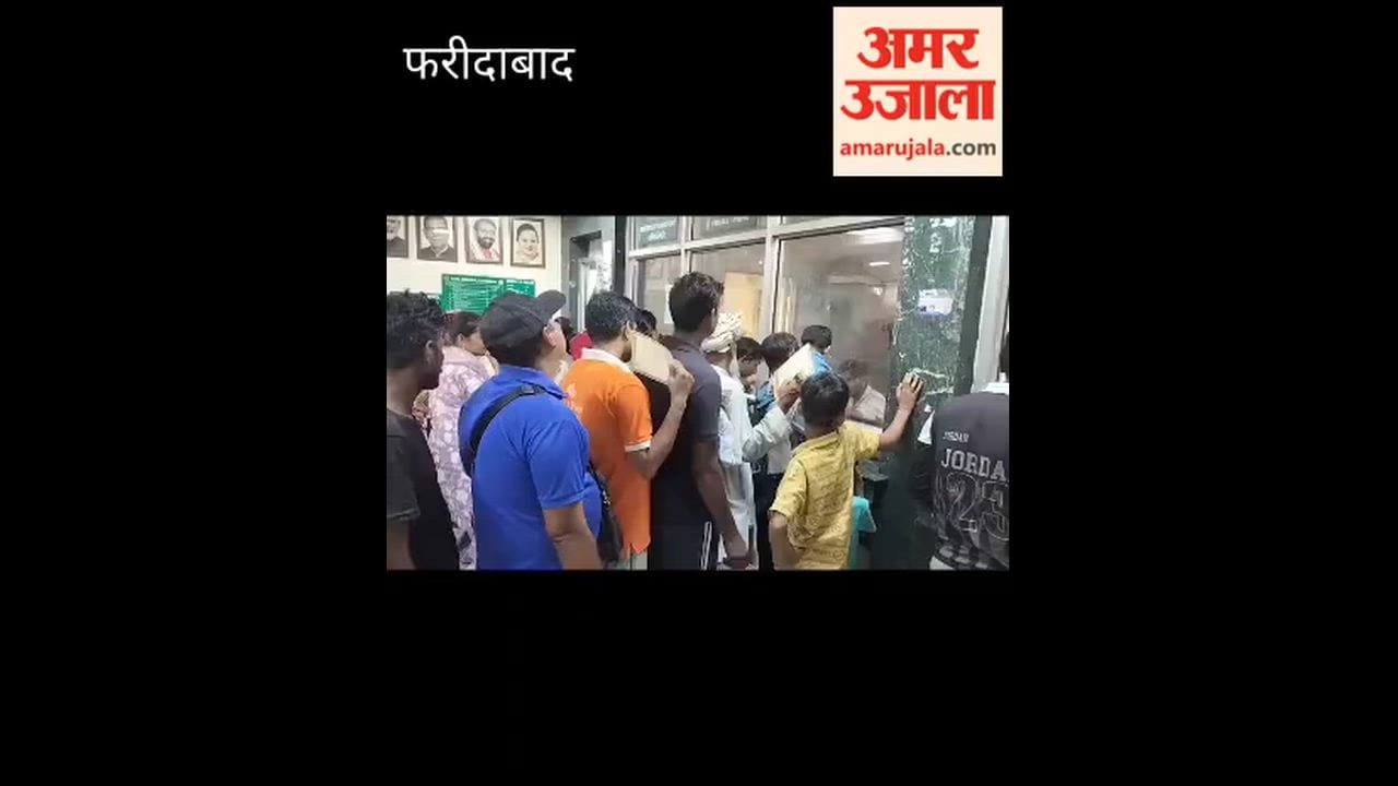 Faridabad: Patients at BK Civil Hospital are facing great distress in this humid heat due to the lack of fans.