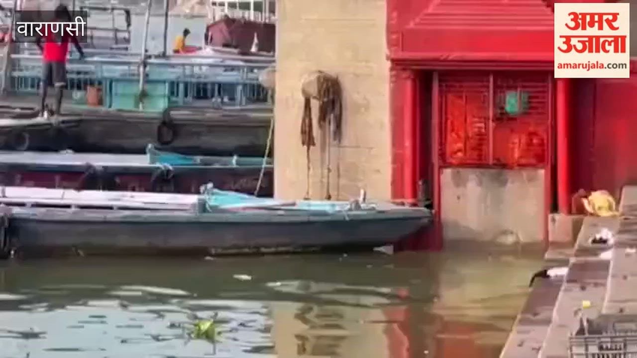 Ganga's water level rising in Varanasi people moving away from banks