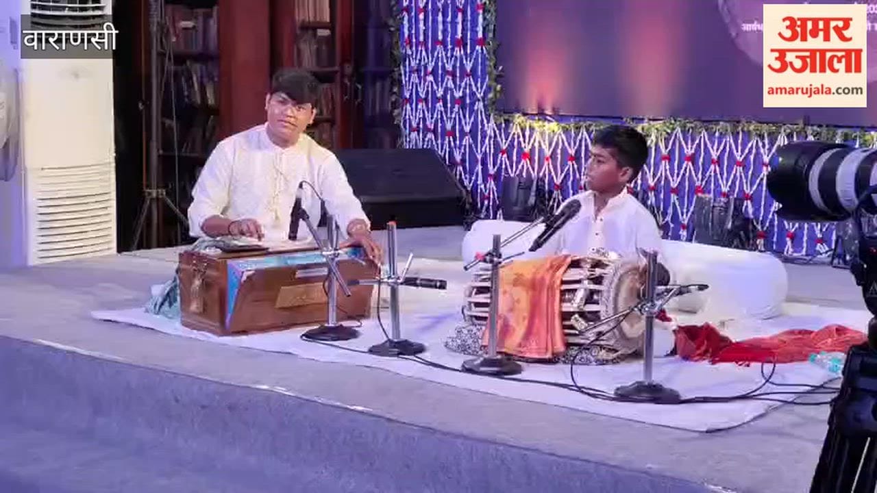 Pt. Sajan once again performs the monsoon raga 'Gaud Malhar' at Hindi Ke Jad Mein