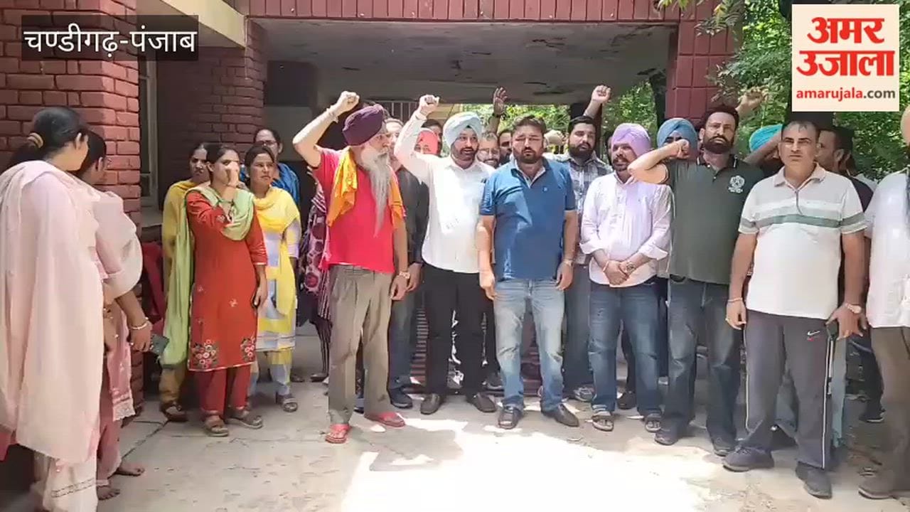 MGNREGA employees' anger against the government erupts in Faridkot.