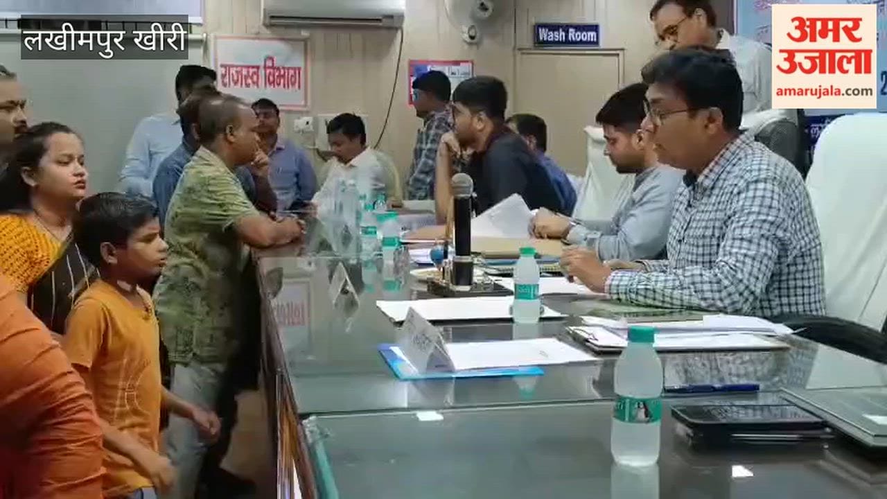 Class 8 student arrives at 'Samadhan Diwas' with a complaint