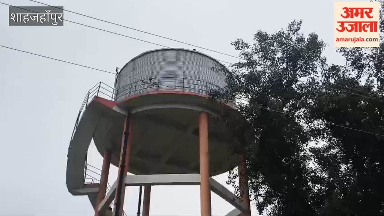 farmers climbed water tank in shahjahanpur