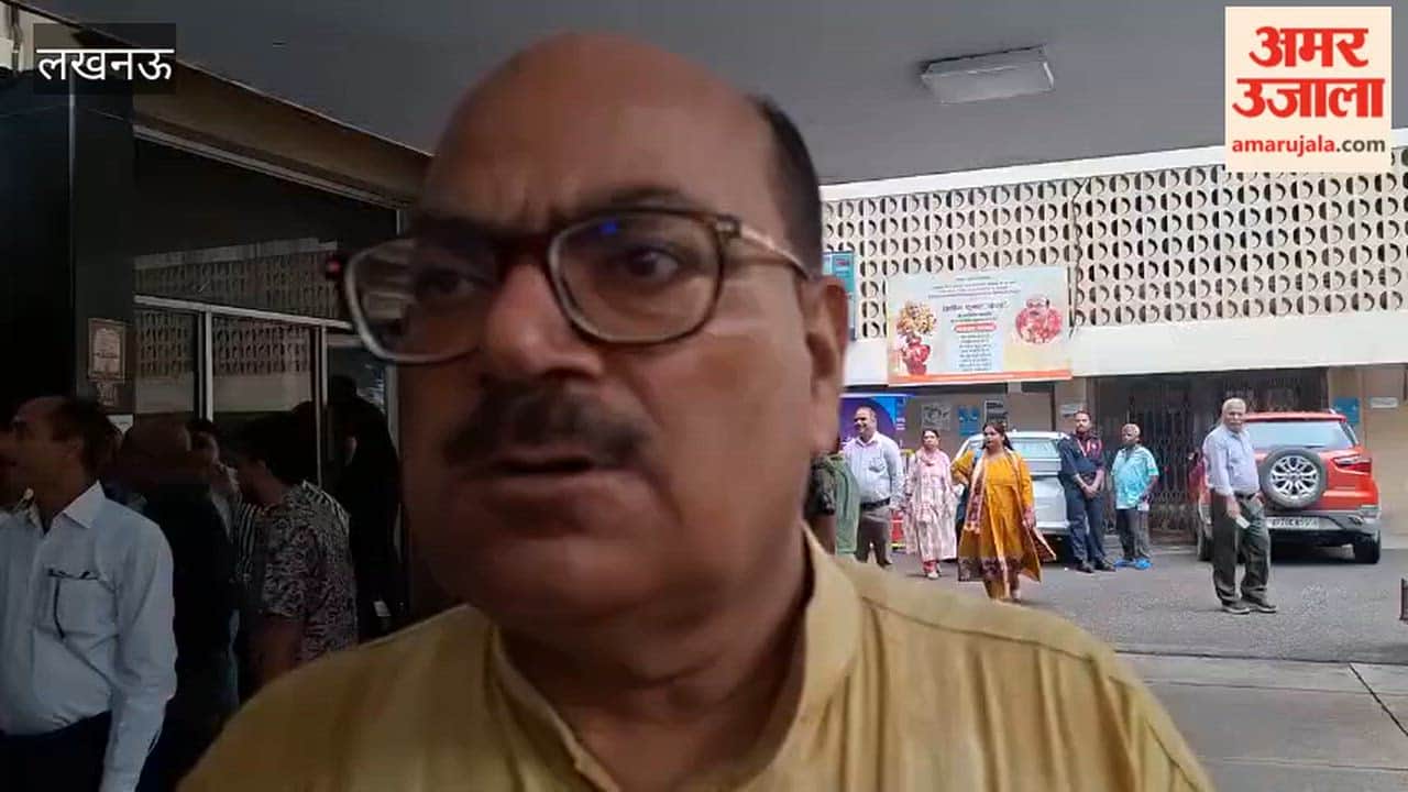 लखनऊ के जवाहर भवन में लगी आग, सतीश कुमार पांडे बोले- कई बार शिकायत के बाद भी नहीं हटा कबाड़