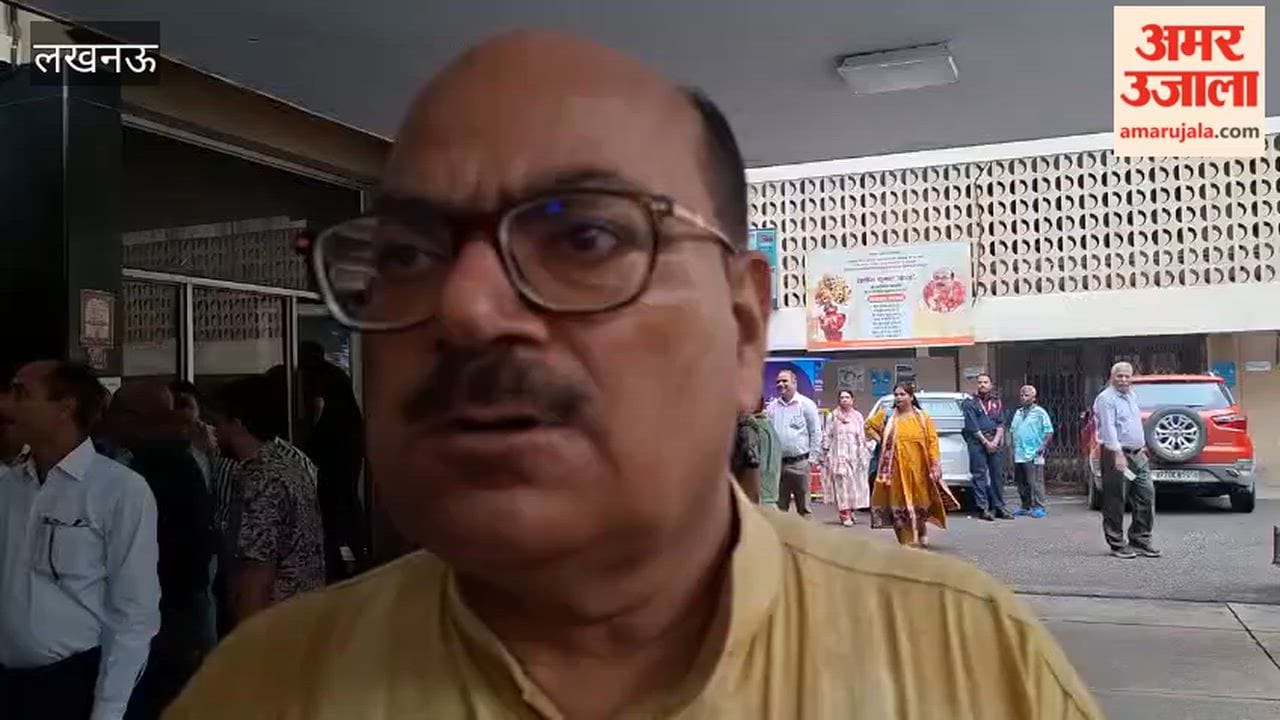 लखनऊ के जवाहर भवन में लगी आग, सतीश कुमार पांडे बोले- कई बार शिकायत के बाद भी नहीं हटा कबाड़