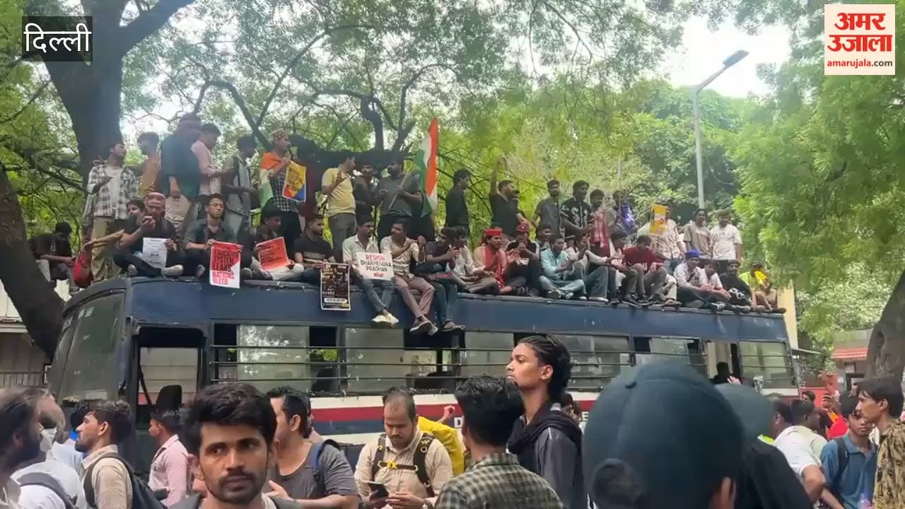 Lathi-charge on protesters at Jantar Mantar