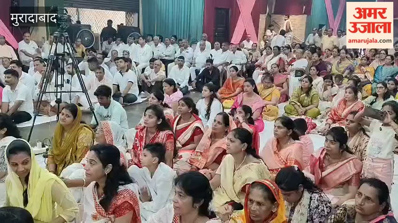 A Jain monk delivered a sermon at a program organized at the Ganj Bazar Jain Dharamshala