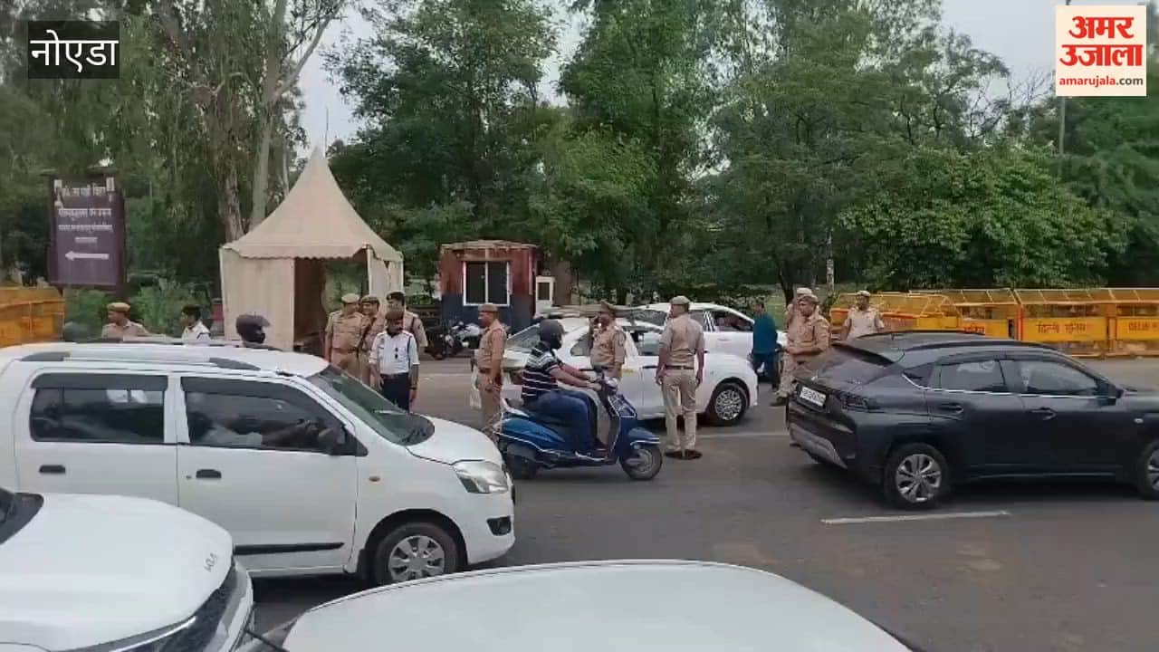 Vehicles are also being stopped at the Noida gate to prevent people from gathering in Delhi.