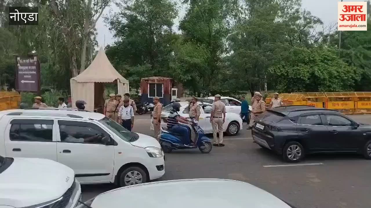 Vehicles are also being stopped at the Noida gate to prevent people from gathering in Delhi.