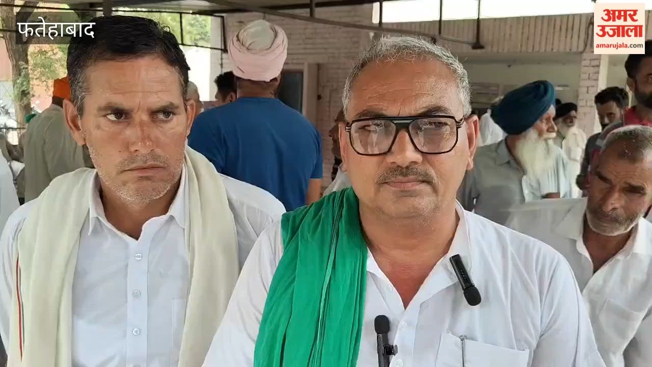 Irate over the power shortage in Ratiya, farmers besieged the power substation and warned of an indefinite sit-in protest.