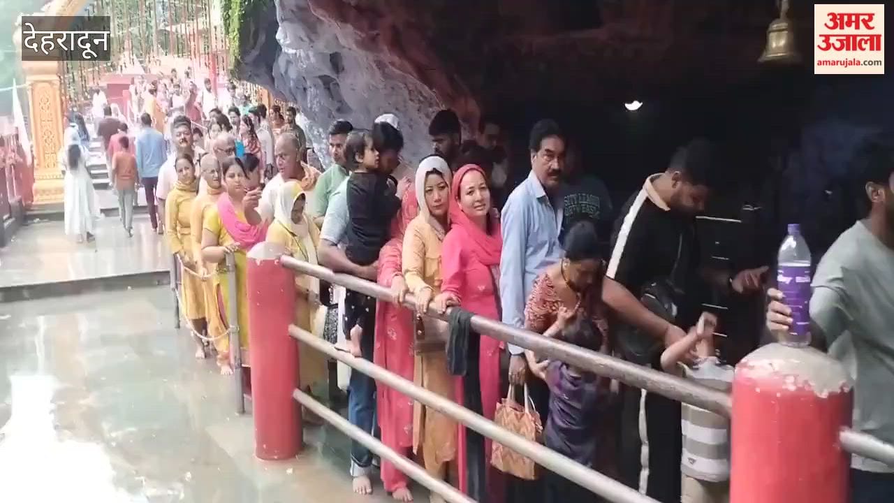Dehradun:Devotees of Lord Shiva performing *Jalabhishek* at the Shri Siddheshwar Mahadev Temple in Kedarpuram during the Sawan festival