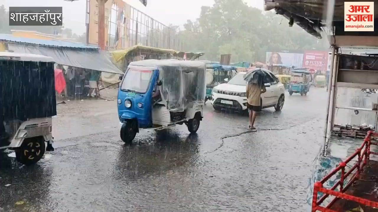 Waterlogging on roads due to rain in Shahjahanpur