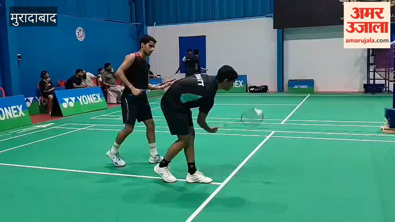 The district's Aryan Bhatt reached the semi-finals in both singles and doubles