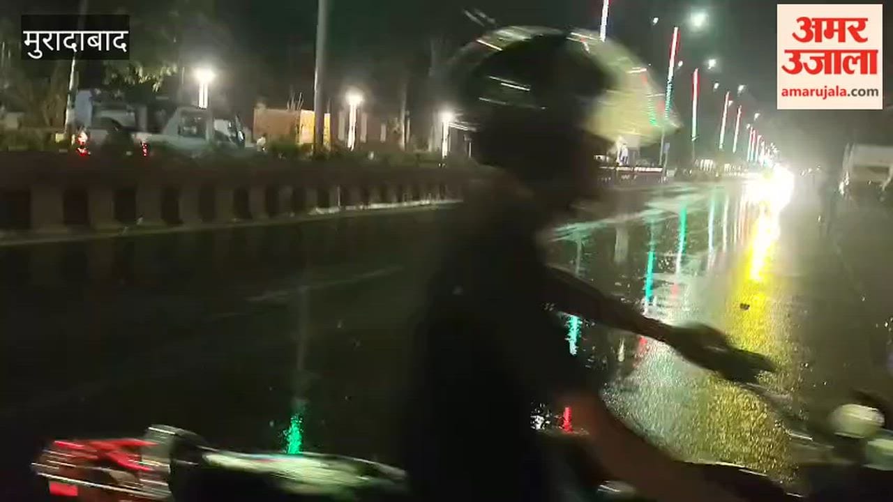 Traffic slowed down on Delhi Road amidst the rain
