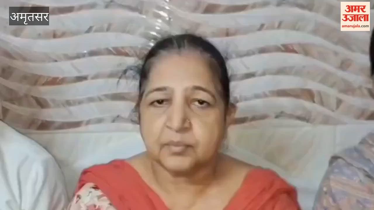 Gold earring snatched from elderly woman's ear in broad daylight in Ajnala.