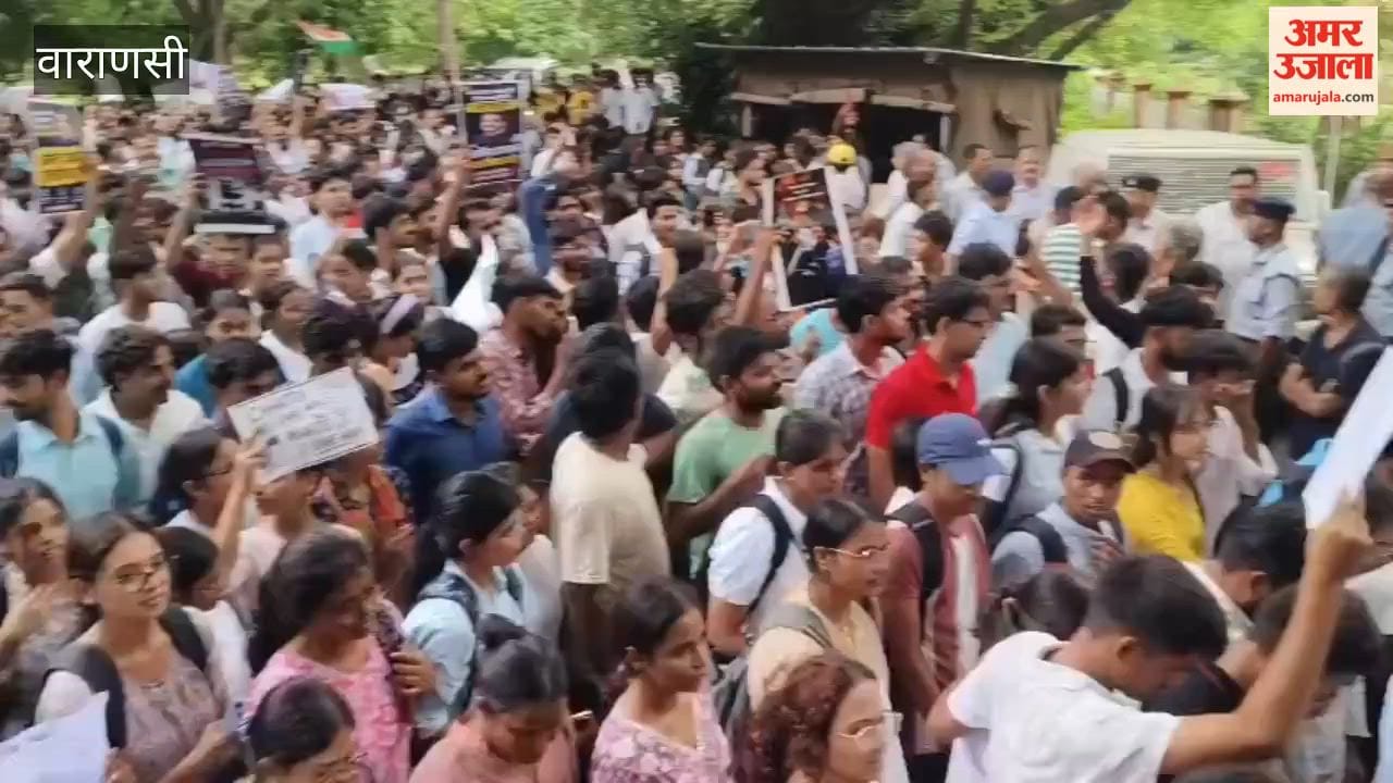 Scuffle between over 3,000 students and police/security guards.