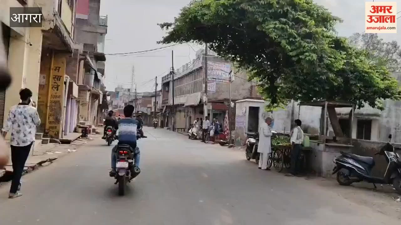 Traders stage sit-in protest against power cuts at Kagarol in Agra