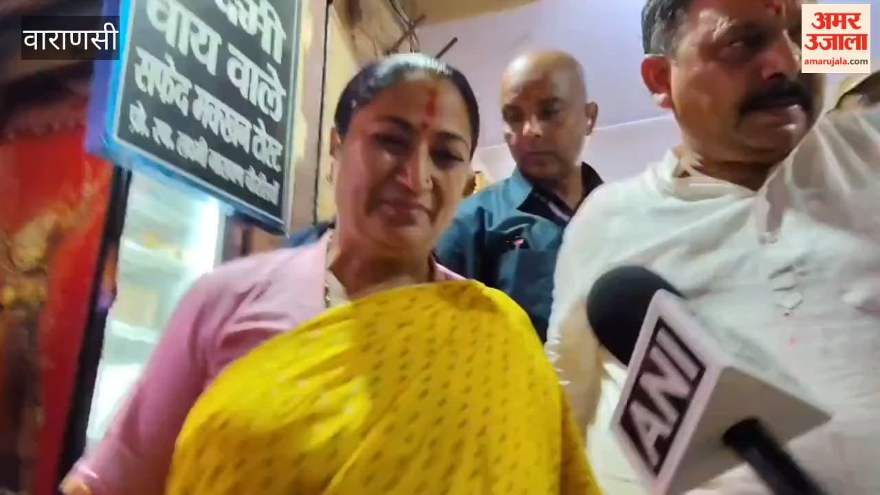 Delhi CM Rekha Gupta offers prayers Kaal Bhairav and Vishwanath temples