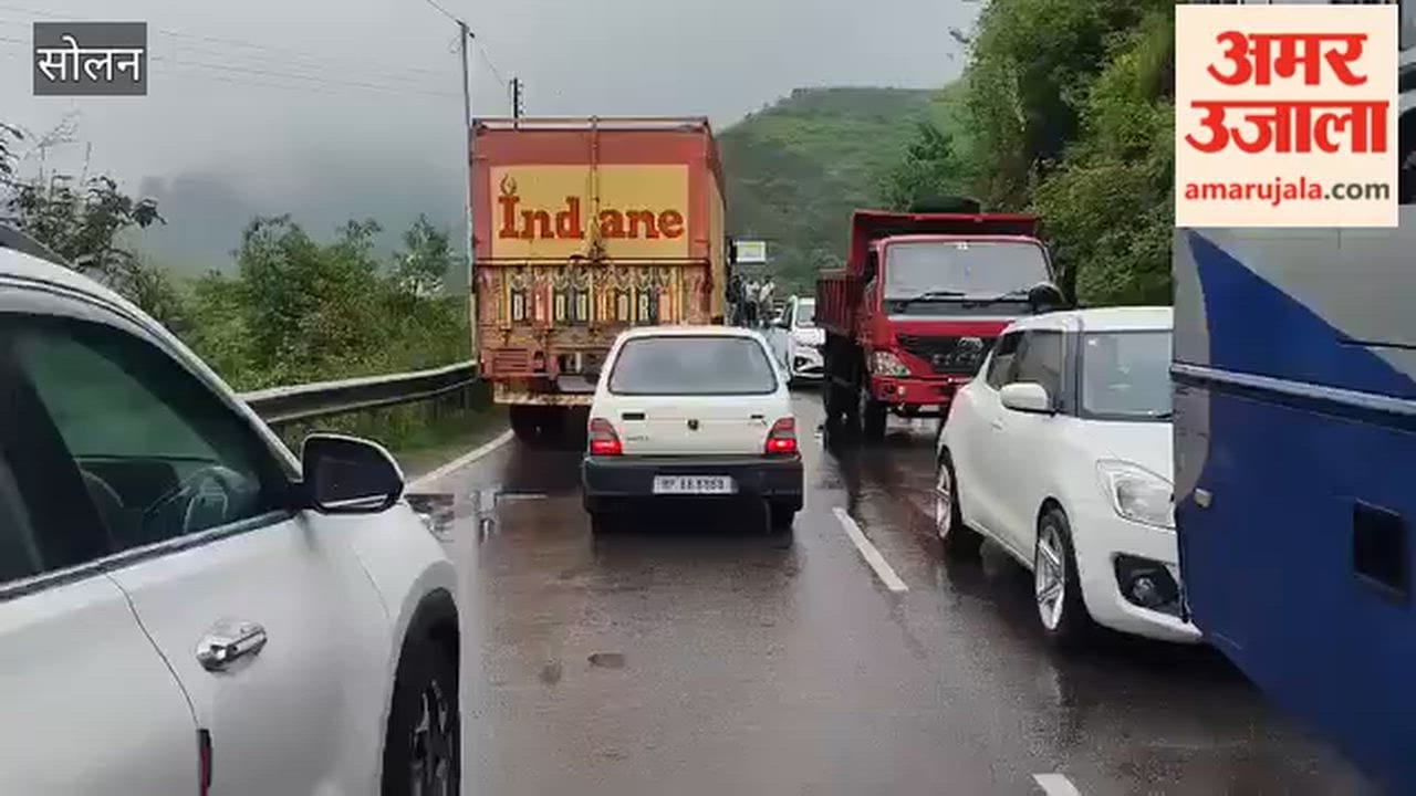 kaithlighat accident hrtc volvo pickup traffic jam