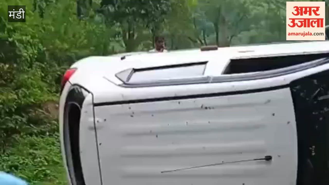sanahali jhulgad road accident car overturned four injured mandi