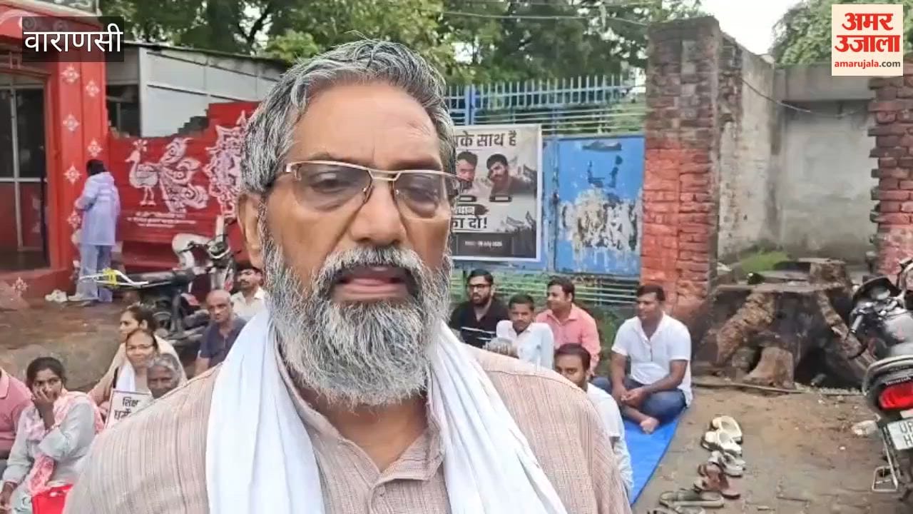 Sit-in in support of Sonam Wangchuk demand for Education Minister resignation