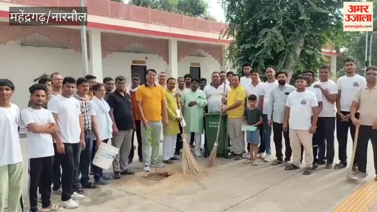 Cleanliness and tree plantation drive at Narnaul Railway Station; message of cleanliness conveyed.