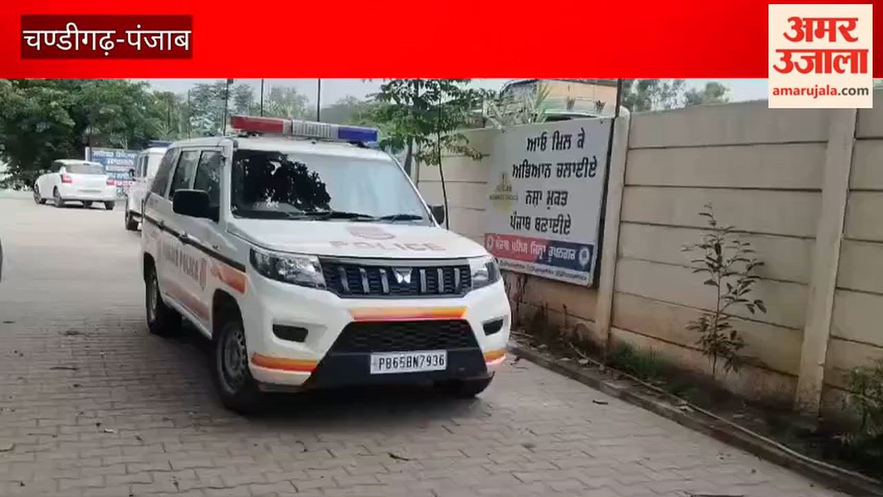 Bharatgarh police recovered heroine from three occupants of a car