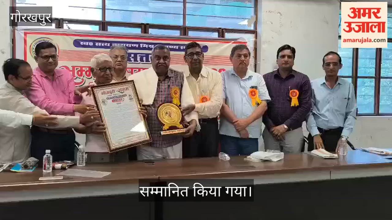 Prof. Ramdarash Rai honored at the Press Club; felicitated by Bhojpuri Sangam.