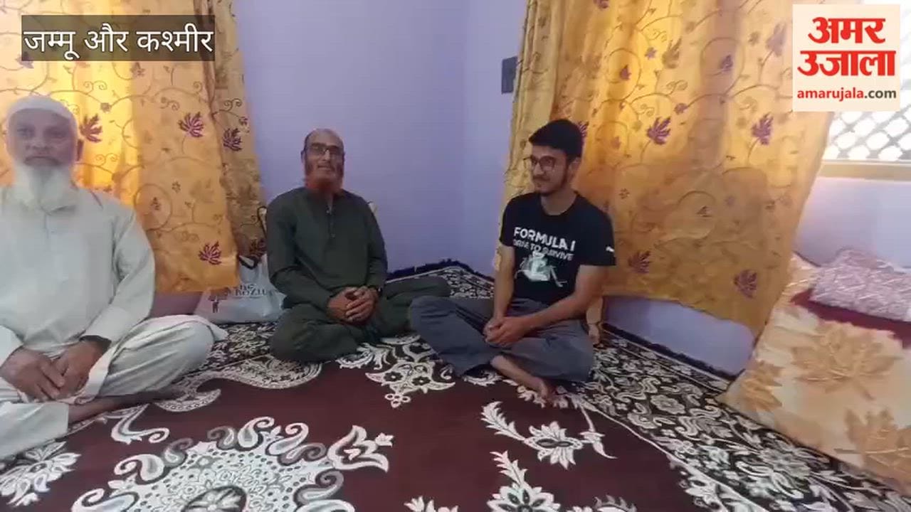 High-flying achievers from Ganderbal—Adnan Manzoor and Muneeb-ul-Islam