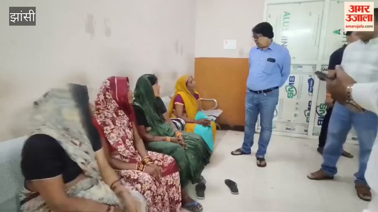 CMO conducts surprise inspection of Mauranipur CHC; expresses displeasure over cleanliness.