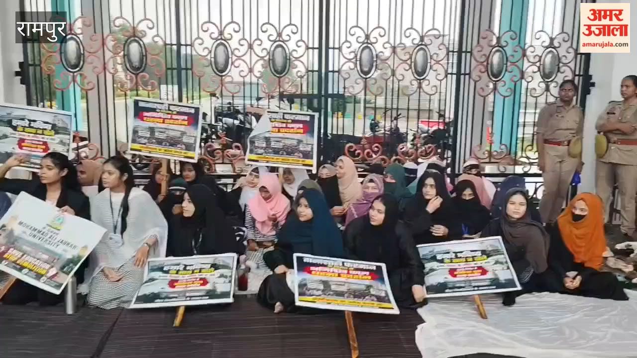 Students stood their ground at the Jauhar University gate even amidst the rain; opposition to the demolition orders for 38 buildings intensifies