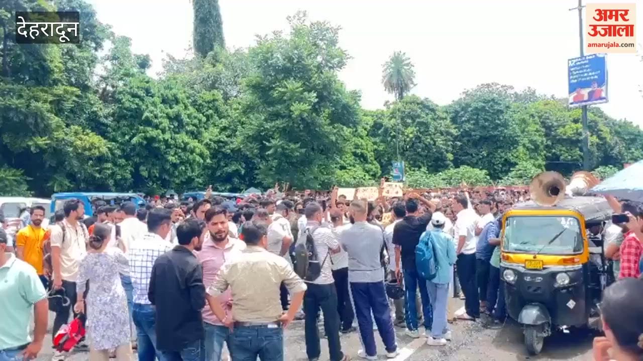 Dehradun:Unemployed people march to the Secretariat in the capital demanding JE-AE recruitment