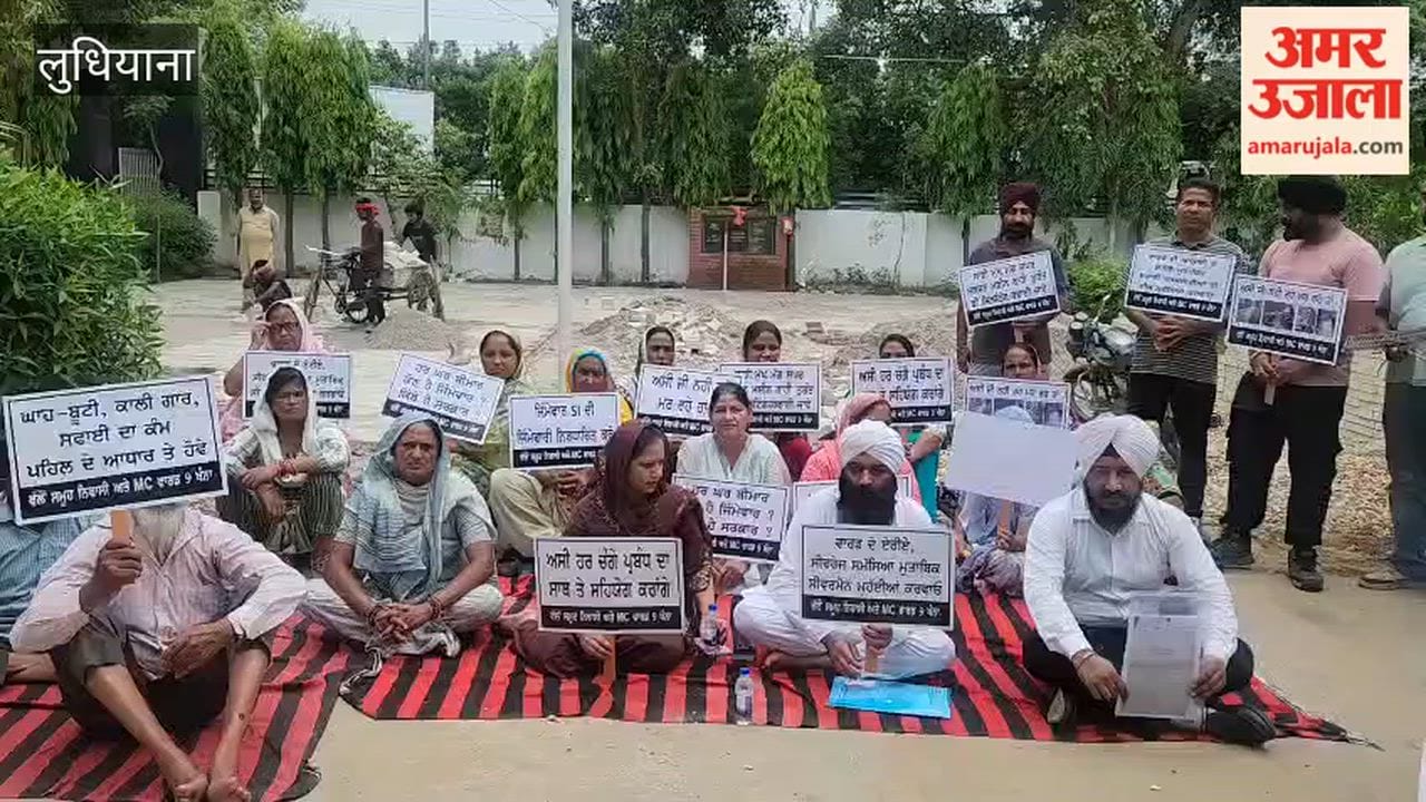 Residents of Khanna's Ward No. 9 outraged over sewerage issues; stage protest at the council complex.