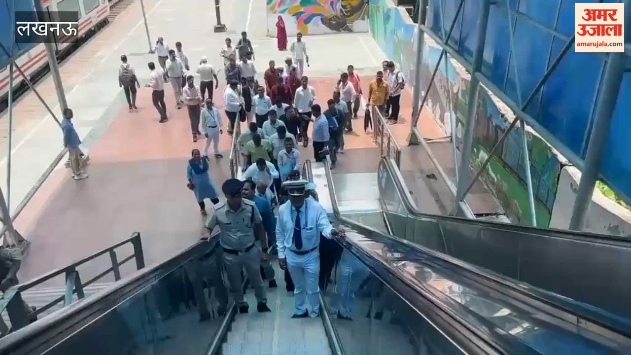 लखनऊ रेल मंडल के डीआरएम सुनील कुमार वर्मा ने अयोध्या के कैंट रेलवे स्टेशन का किया निरीक्षण