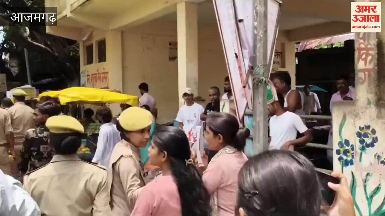 Students took to the streets to protest against the lathi-charge at Jantar Mantar; police dispersed them