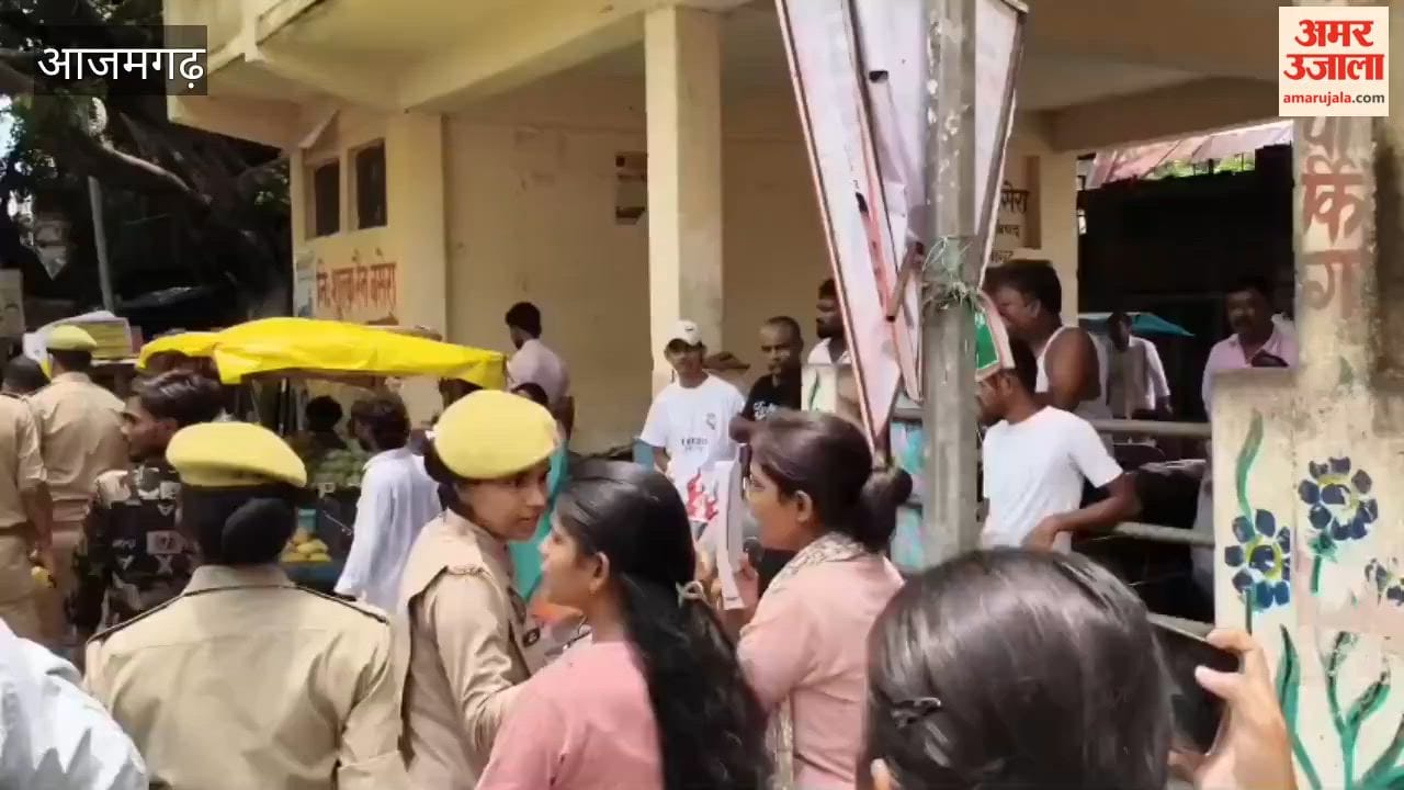 Students took to the streets to protest against the lathi-charge at Jantar Mantar; police dispersed them