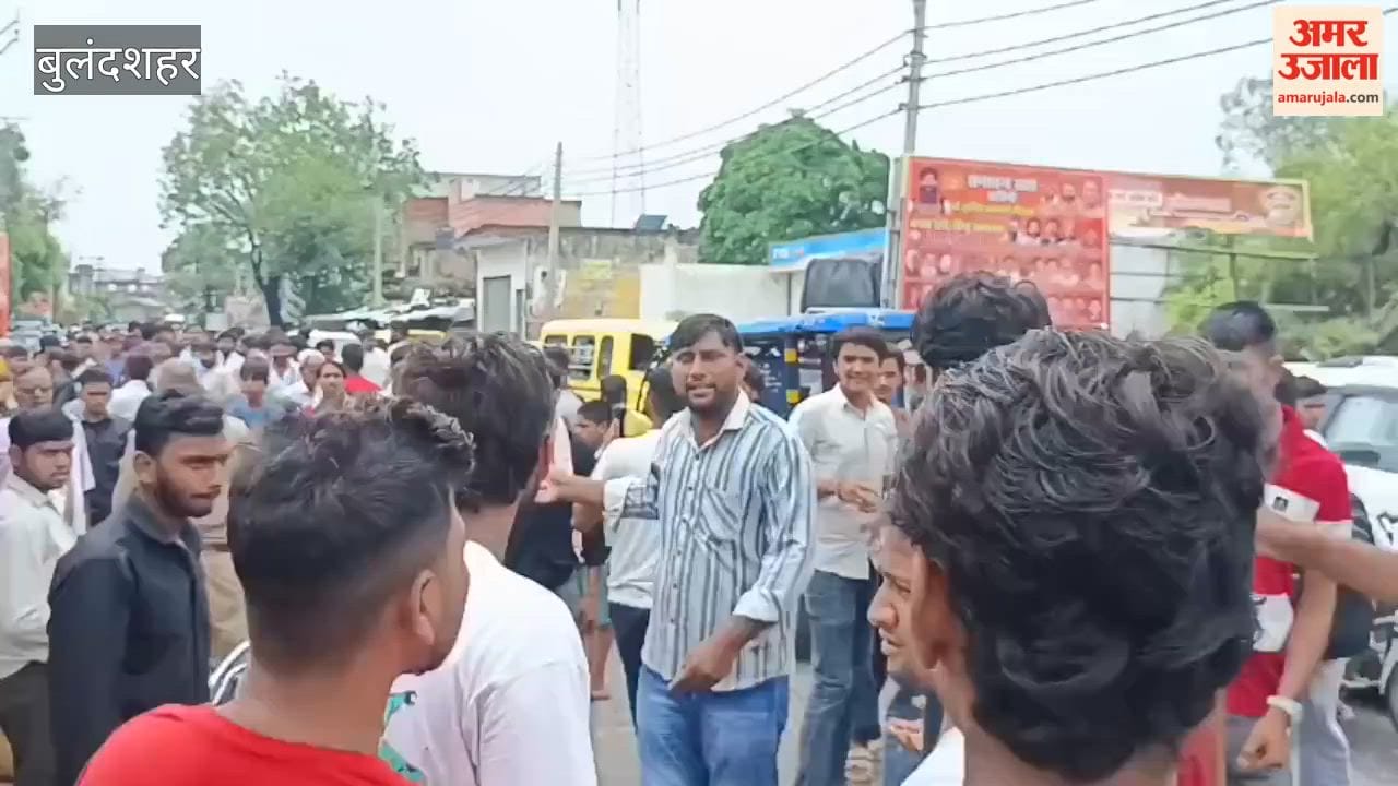 Bulandshahr: Enraged mob beats up youth in police custody