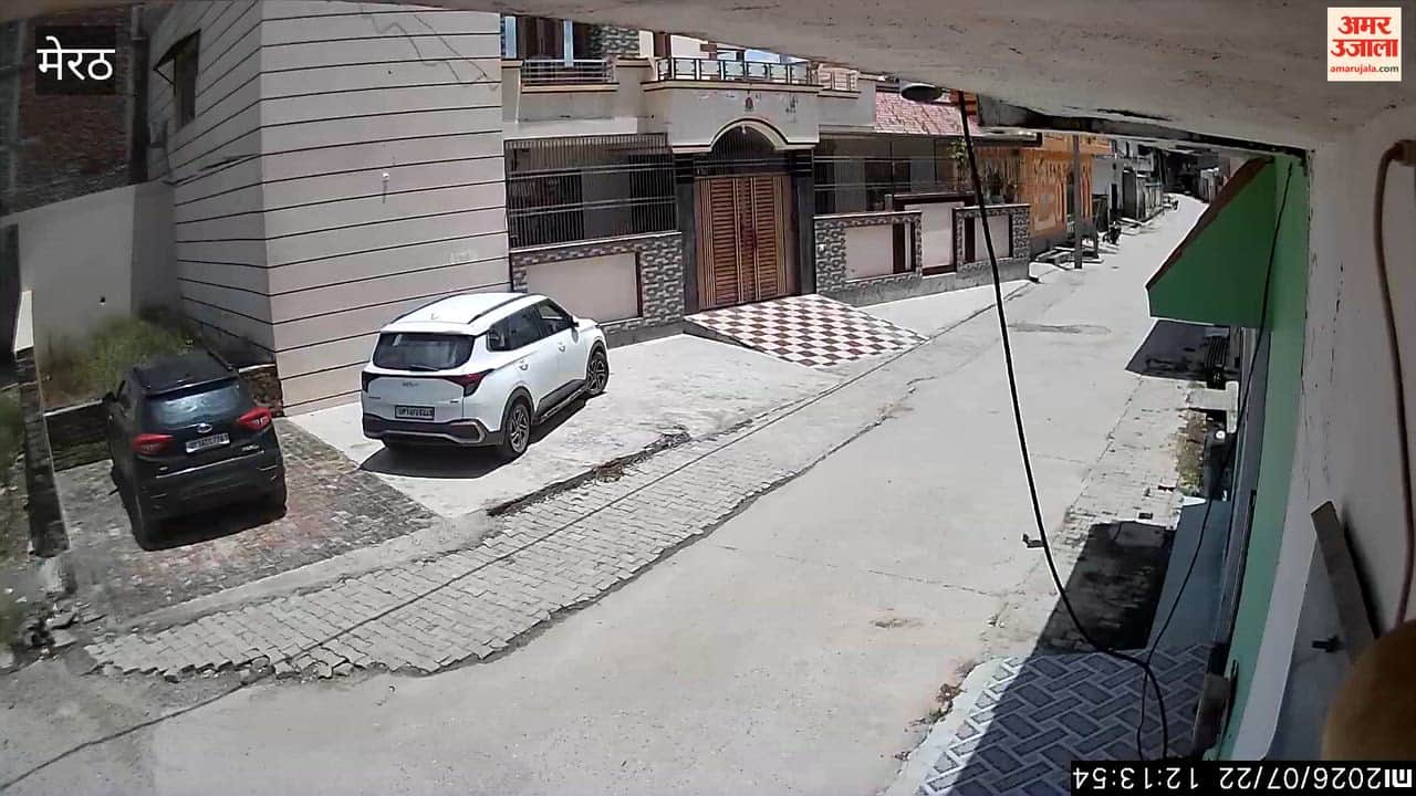 Theft of lakhs of rupees from businessman's house in broad daylight, miscreants took away 12 lakh cash and eight tola gold, police is checking CCTV