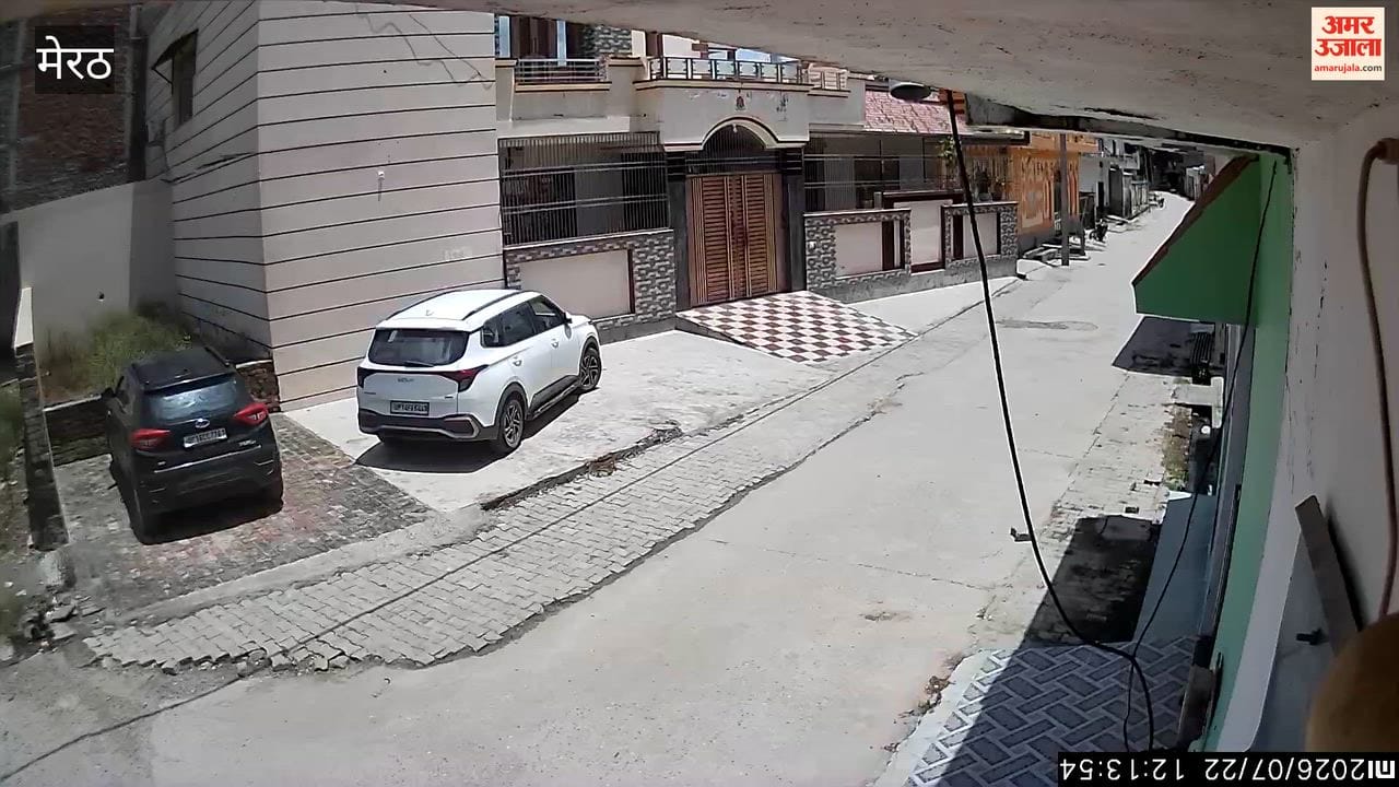 Theft of lakhs of rupees from businessman's house in broad daylight, miscreants took away 12 lakh cash and eight tola gold, police is checking CCTV