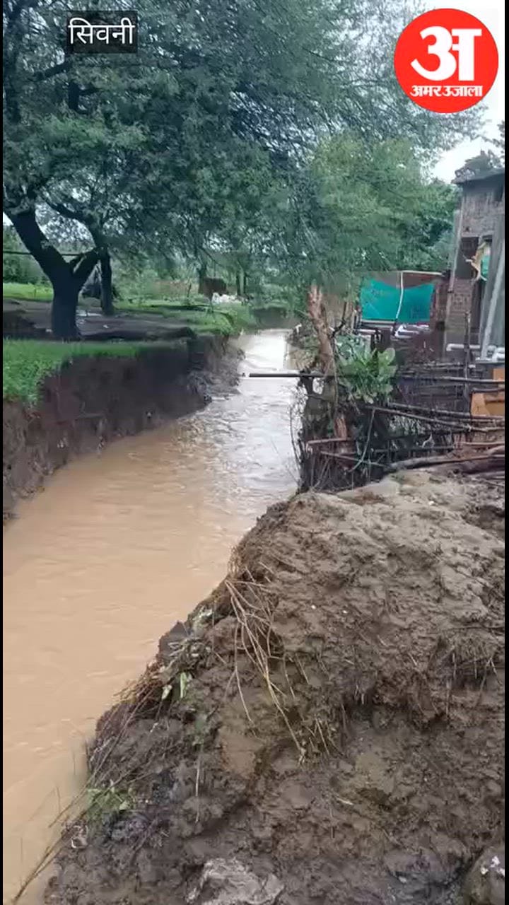 child slipped and drowned in the drain; the mother jumped to save him but could not
